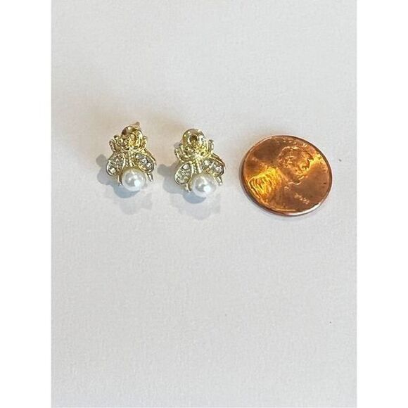 Bee Earrings bee Pearl stud Earrings - Picture 4 of 5